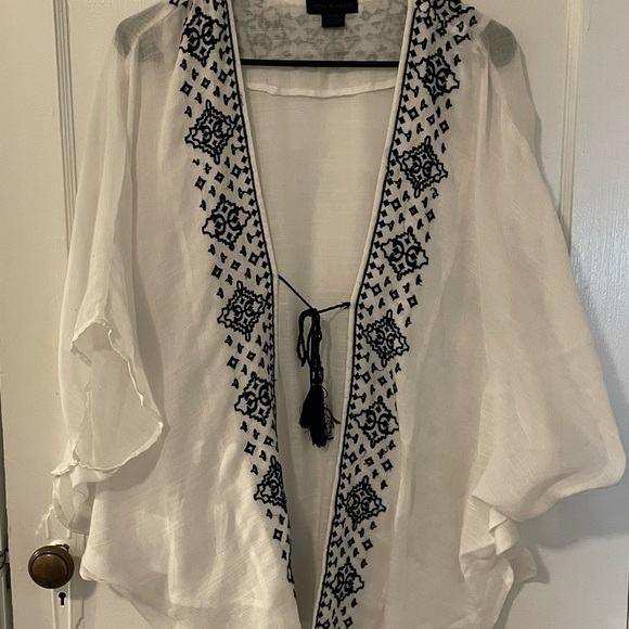 Steve Madden Other - Steve Madden White Kimono with Black Embroidery